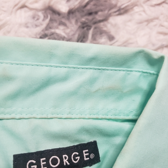 Green button down with tie - Picture 8 of 10